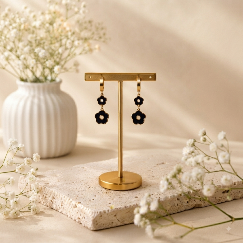 Aretes Flor Negra Dorada – Estilo Sofisticado